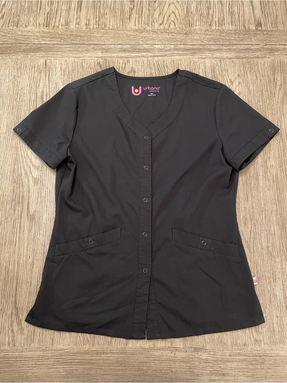 Urbane women’s short sleeved scrub jacket, black, medium.